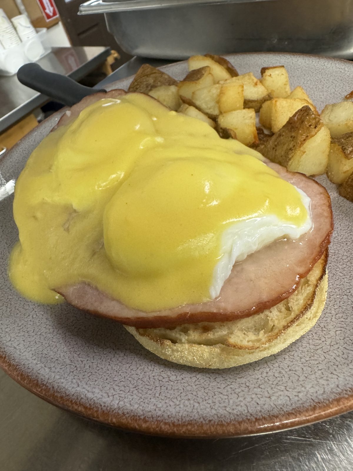Eggs benedict with home fries